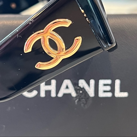 VINTAGE EUCChanel Authentic Sunglasses With Case No Scratches no sign of wear - Picture 3 of 13